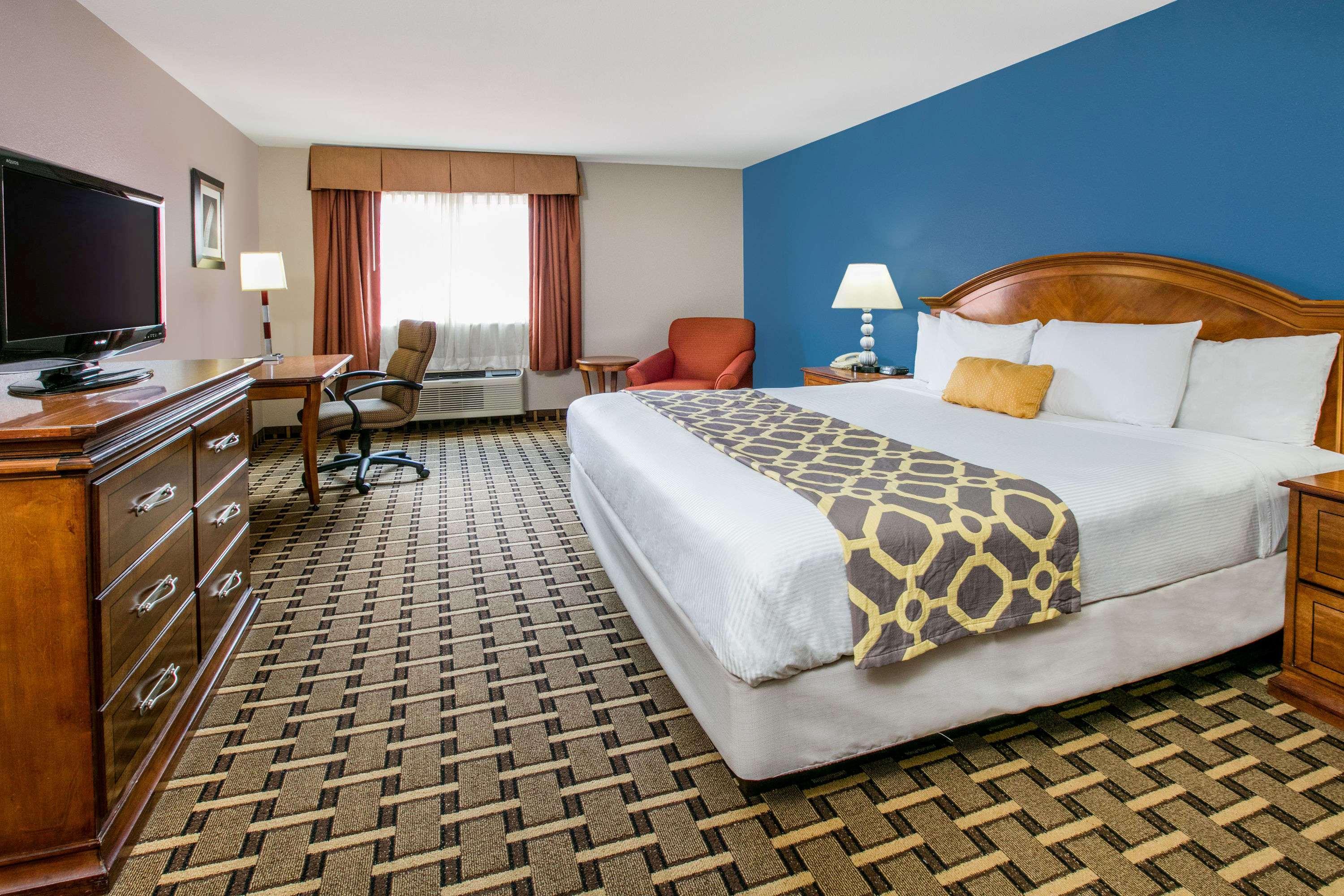 Baymont By Wyndham Lawton Hotel Buitenkant foto