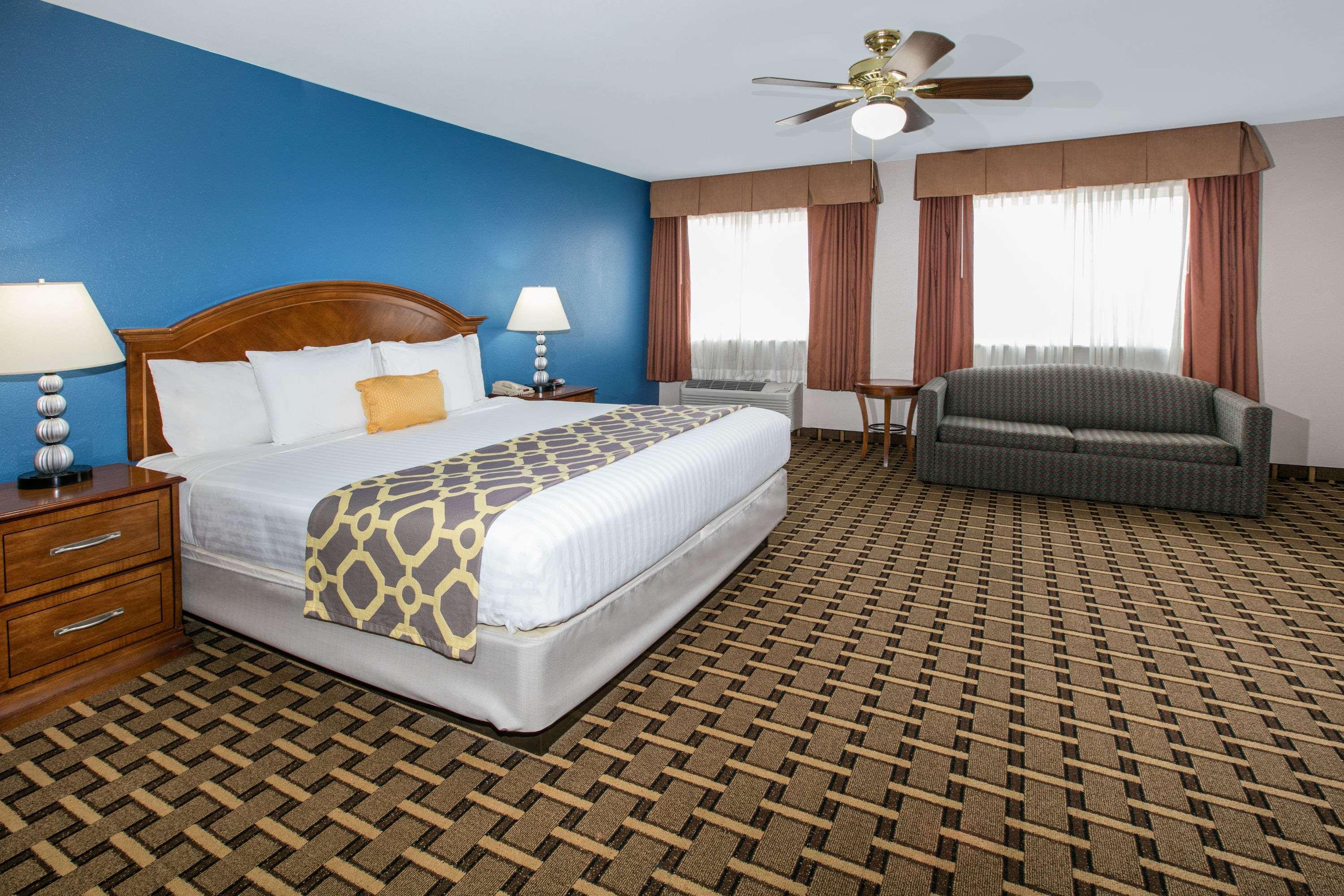 Baymont By Wyndham Lawton Hotel Buitenkant foto