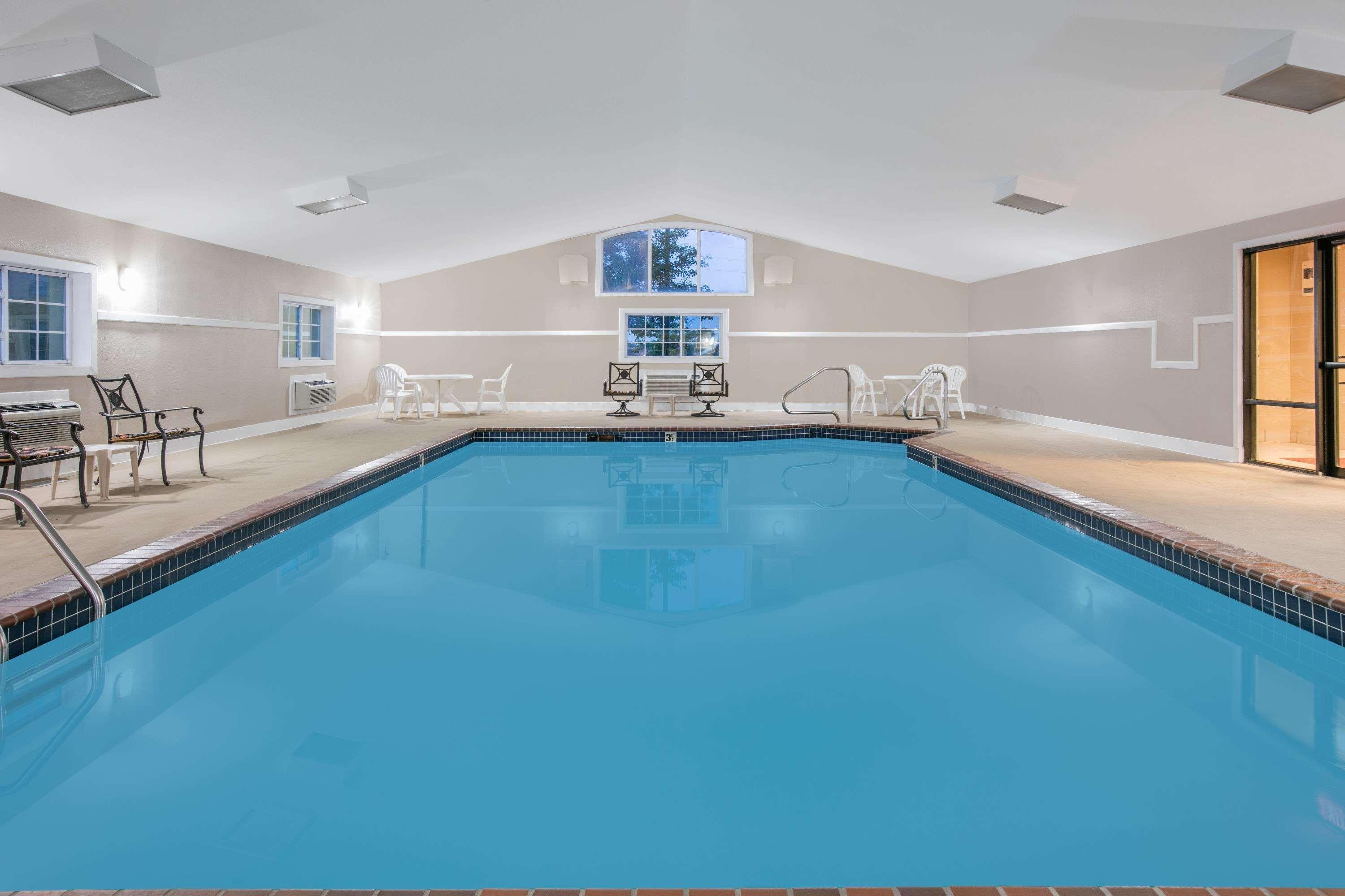 Baymont By Wyndham Lawton Hotel Buitenkant foto